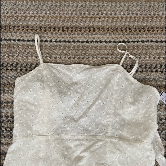 Sky and Sparrow White Open Back Dress - Picture 3 of 11